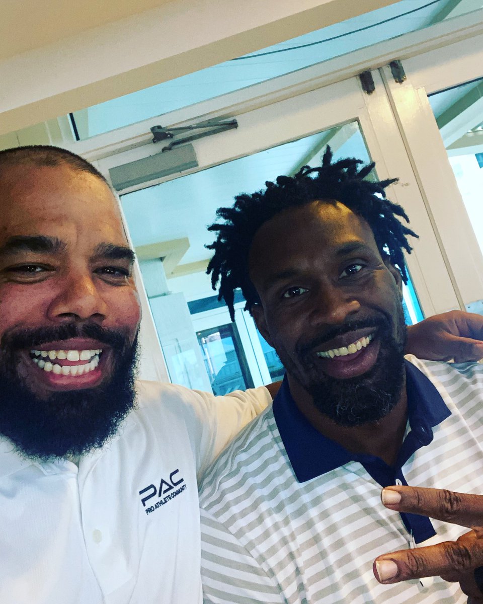 MotownKurtis's tweet photo. Got to meet and chop it up all day with one of the 🐐s… What a life! #StevenJackson #JayzLaugh https://t.co/5TctnhTkWD