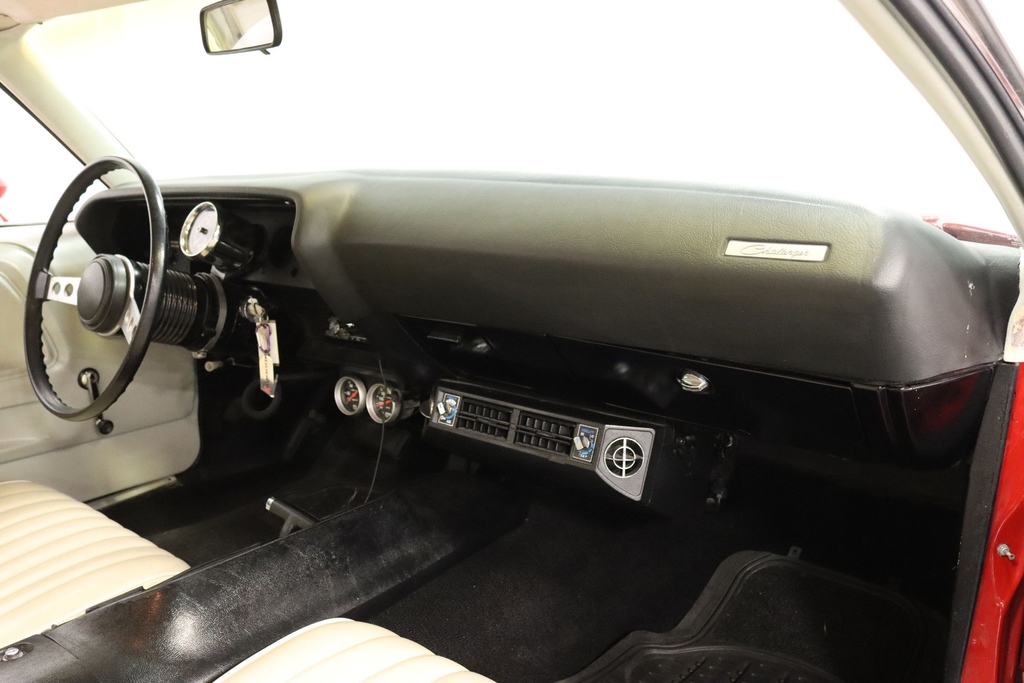 streetsidecars's tweet photo. This 1972 #Dodge #Challenger features a 340 V8 teamed with an automatic transmission.
Link: https://t.co/c62PQFM9Oq
#musclecar #oldcar #classiccar #collectorcar #racecar #retrocar #mopar #moparworld #moparcar #moparornocar #classicdodge #sixpack #transmission #dodgechallenger https://t.co/XDeZUgUD6I