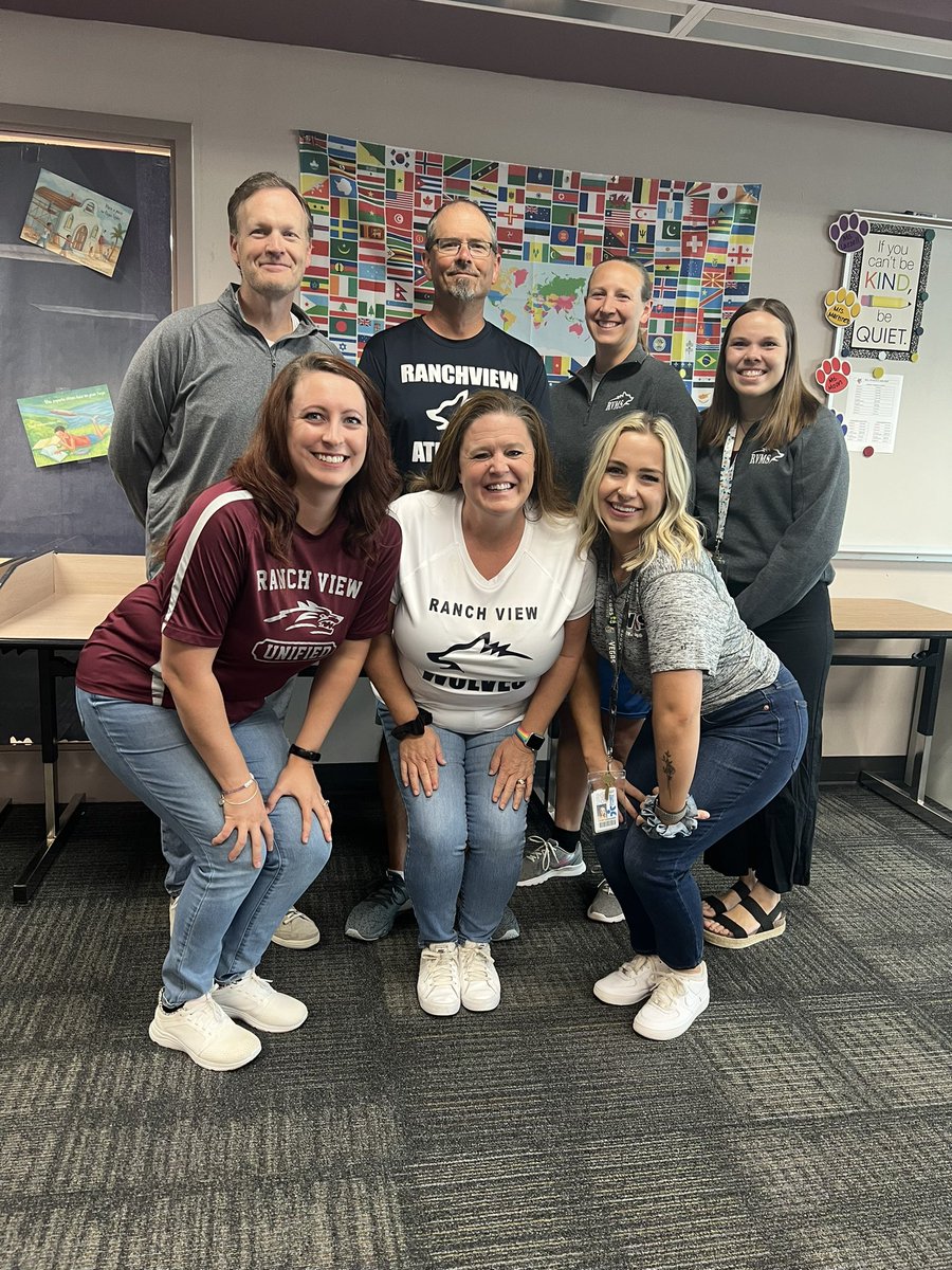 7ArcticWolves's tweet image. Work is always better when you’ve got the best team supporting you! #7Arctic #goteam #teacherlife @RanchViewMS @RVMS_StuCo @ErinKyllo