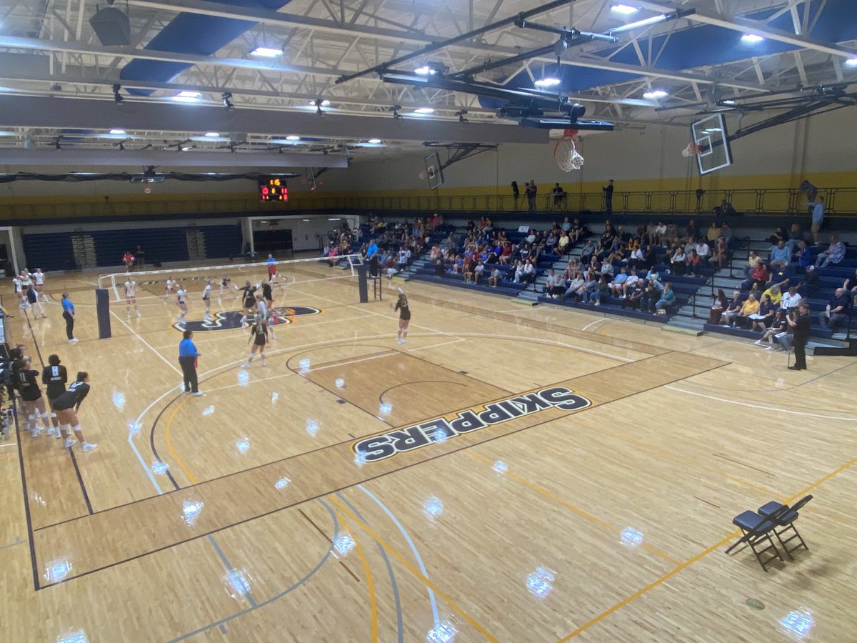 laceypete13's tweet photo. Nice crowd for a Wednesday night! Go Skippers! https://t.co/BmiJ56fGxR
