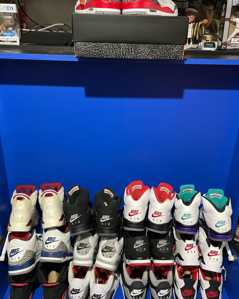 slowdowntitodam's tweet photo. Operation βNike Airβ is complete #NewPickUp #ReleaseDay #Nike #JordanBrand #NikeAir #Jordan3 #FireRed3s #WearYourKicks #YourSneakersAreDope #KOTD https://t.co/xsdXSUdMcu