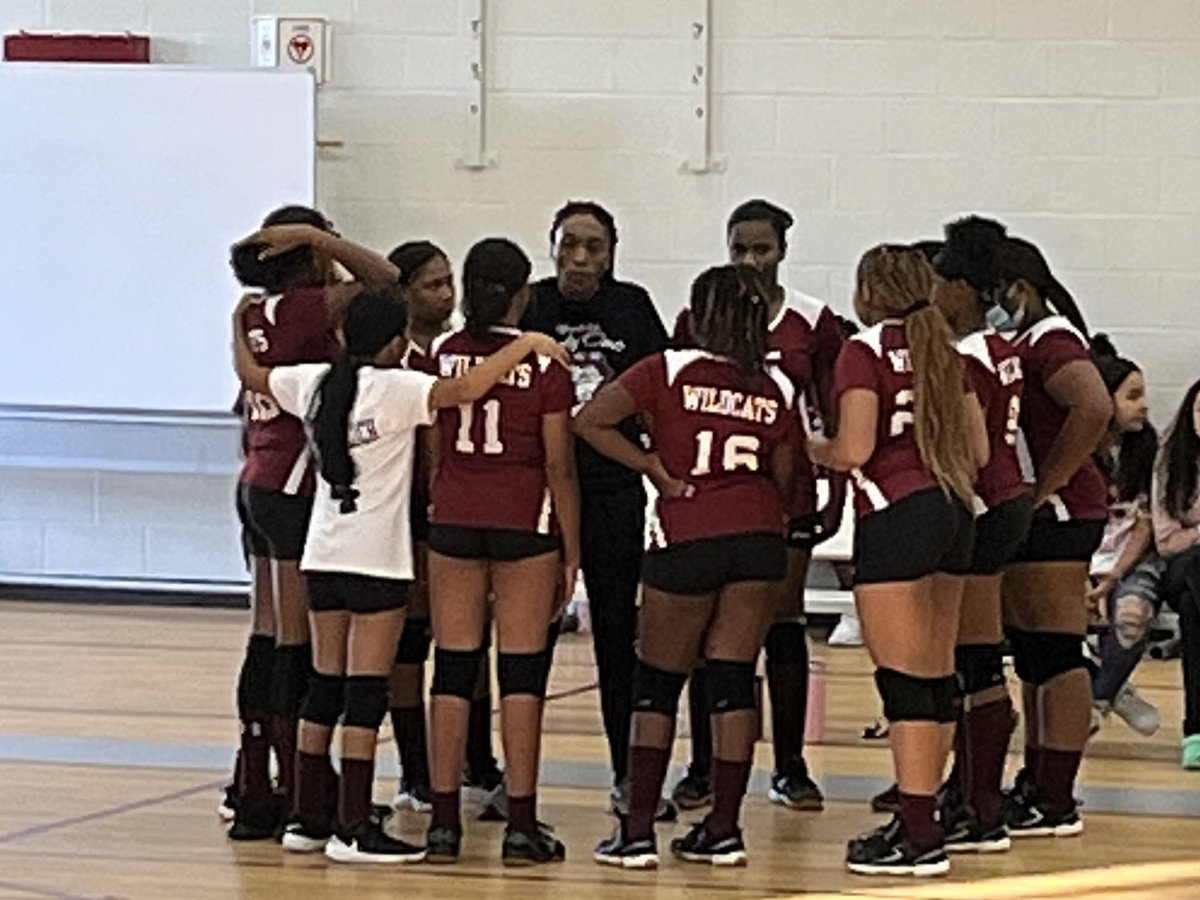 Cheering on our <a href="/WunderlichKISD/">Wunderlich Int.</a> 7th grade volleyball teams!! Loving the positive energy in these girls and this crowd!! Proud to be a #wildcat! 🏐🏐<a href="/bespericueta9/">Briana Espericueta</a> @smartscience310 <a href="/alta_mosby/">Dr. Alta Mosby</a>