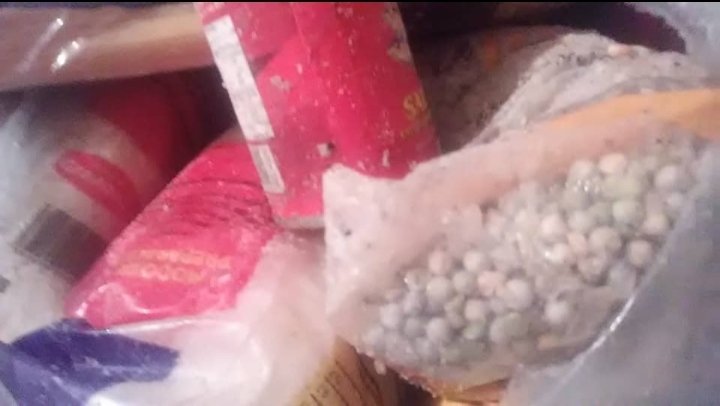 Alberto21022197's tweet photo. @dcabellor  La Parroquia La Pastora levanta la voz en contra del maltrato verbal de parte del personal de MERCAL y  enviarnos estos tipos de alimento como lo ven en las imágenes.

¡LEALES SIEMPRE, TRAIDORES NUNCA!

@NicolasMaduro 

#LaPastoraExigeNoMasAlimentosEnMalEstado https://t.co/FLpIWnaG8V