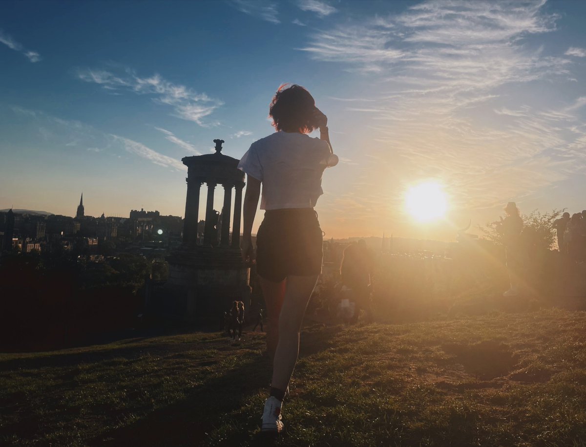 Ada_Chenfeng's tweet photo. The Sun set at Calton Hill https://t.co/yUEFvcjm1K