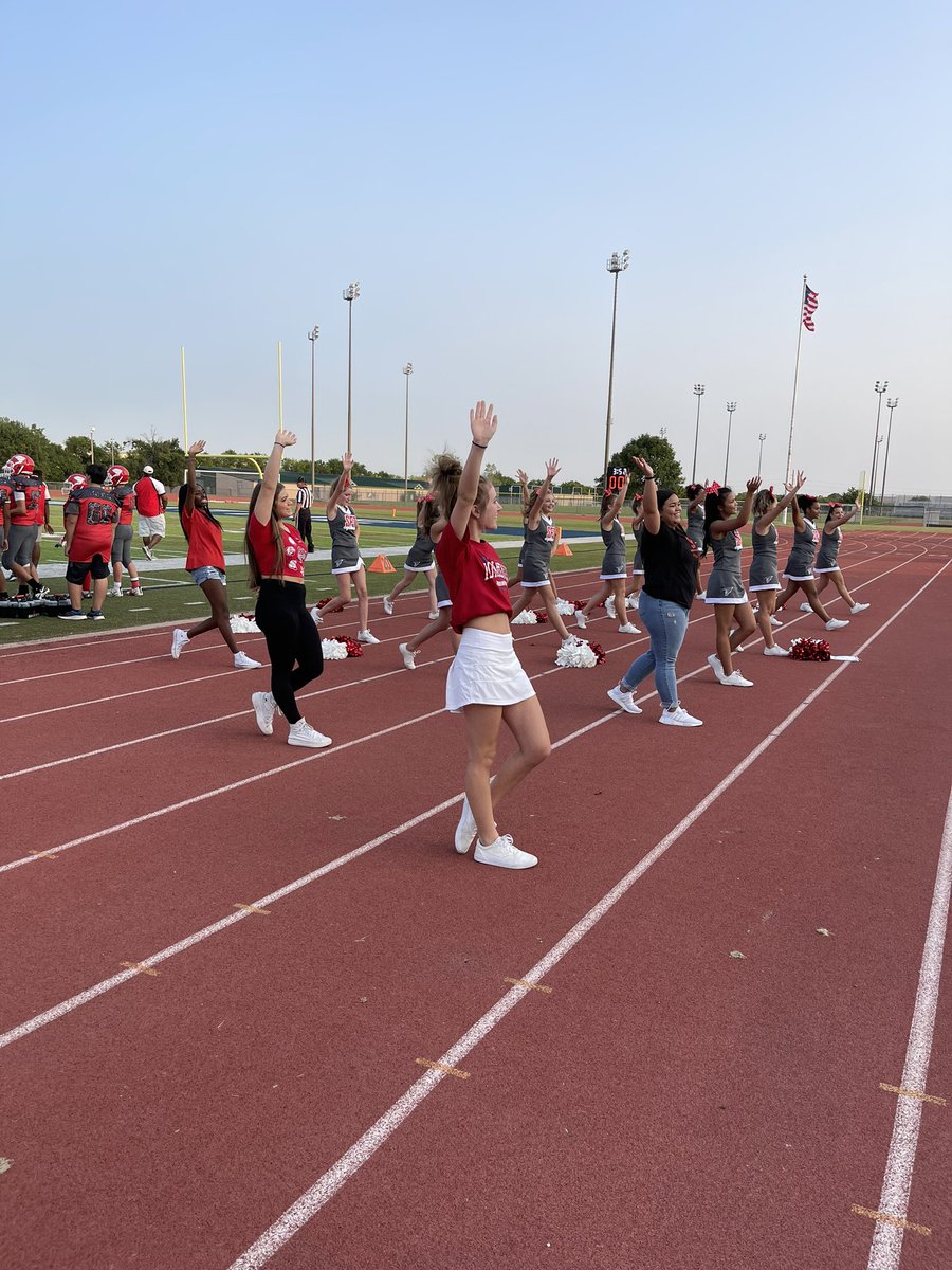 CheerSft's tweet photo. Love it when our cheer alumni want to cheer with us! Thanks Liv, Cynthia, Gloria and Helena! #proudtobesft @sftcyclones https://t.co/fg46w5RTTw