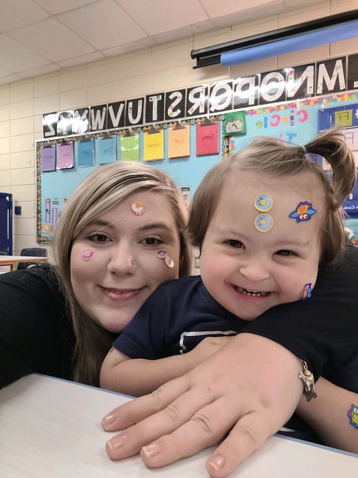 “Can you put the sticker on your _____?” Learning about body parts is more fun when you can put stickers on them! ✋🦶👃 <a href="/HumbleISD_FE/">Foster Elementary</a> <a href="/HumbleISD_PREK/">HumbleISD ECE</a>