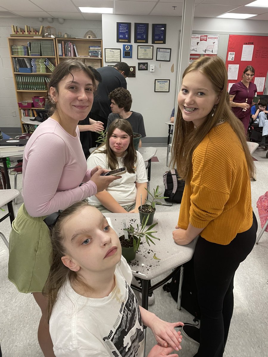 DobynsFfa's tweet photo. We love collaborating with Ms. Carr’s class once a month!!! Her students are so ready to get their hands in the dirt and plant something to take home… special thanks to all of my students who taught this lesson like champs! #foreverblue #OneTribe #mytribe #plantseedsofkindness https://t.co/3IH3S28CbE