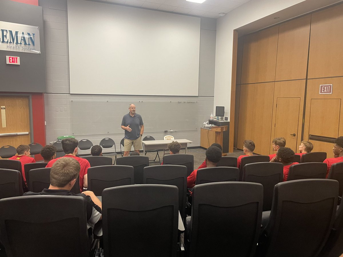 Huge thank you to <a href="/KendallGammon/">Kendall Gammon</a>  for coming to speak to the squad today! #OAGAAG🦍