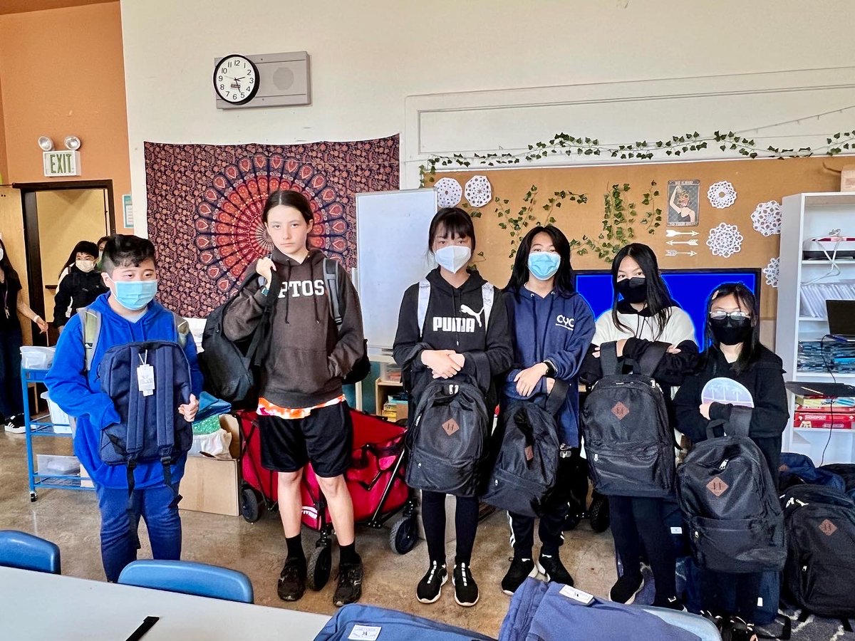 cyc_sf's tweet photo. No better way to celebrate Back to School Night than with new backpacks and school supplies for the kids. Thanks to @WellsFargo, Aptos Middle School kids are outfitted to learn. #cycsf #backtoschool #schoolsupplies #backpacks https://t.co/9GFAKYrMtC
