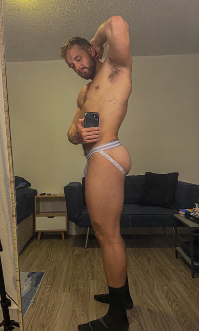 It was leg day so I had to take some pics 🤷🏼&zwj;♂️ #HumpDay @mcecreations https://t.co/Vucbe9an4o<a href="/tag/humpday"class="tags"><span>#humpday</span></a>