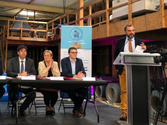 CEEVO95's tweet photo. #valdoise / #iledefrance / #ChooseIDF / #FFB95 / #Ceevo95 : Participation du CEEVO, ce mercredi, avec la FFB Val-d'Oise, à la signature de la Charte départementale de lutte contre les déchets sauvages, dans les locaux de l’entreprise Leroux, à Ennery - https://t.co/hQ0DYGF8WZ https://t.co/cOwGWfEiN1