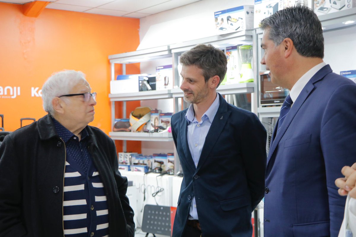 jmcapitanich's tweet photo. CHACO EMPEZARÁ A FABRICAR TELEVISORES

Visitamos Kanji, una firma que produce electrodomésticos en Buenos Aires, y se va a instalar en Chaco para empezar a fabricar televisores en los próximos 90 días. https://t.co/FDKaI7Wg4C
