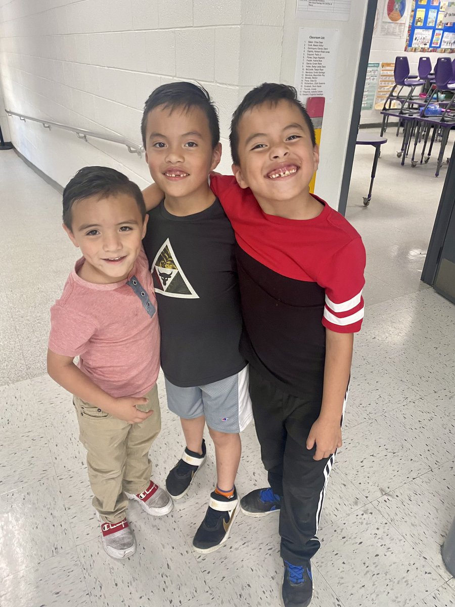 PichardoHAP's tweet photo. Happy and Proud Silver Hawks show up for Parent/Teacher conferences tonight! @desertaire_yisd @SCalzada08 @ElenaBuso https://t.co/z7uWUHisMR
