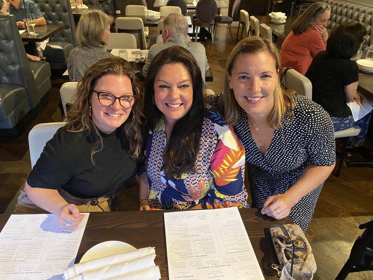 Learning with ⁦<a href="/D128Herrmann/">Denise Herrmann</a>⁩ and ⁦@LisaLeali⁩! Leading our amazing communities in partnership! ⁦@LibertyvilleD70⁩ #d70shinyapple #shinebright