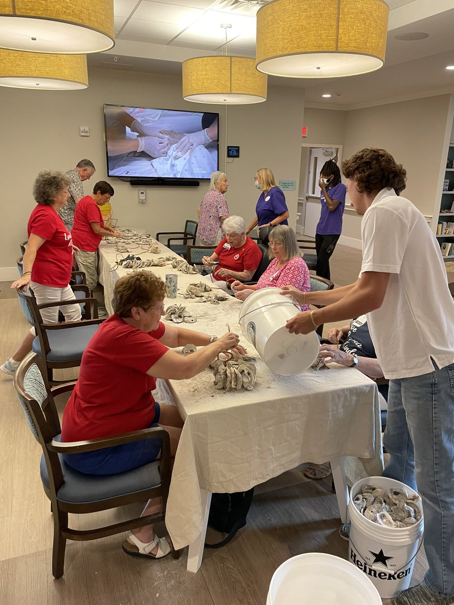 Another great day of hands on help from Heritage Oaks assisted living + the guest apprearance of the Rotonda West Womens club! 

We strung up 25 VOGs today in under 1 hour 🥂🥲