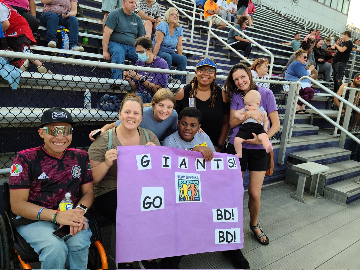 AngelaBarnes09's tweet photo. @BenDavisNGC @BestBuddiesIN We made signs &amp; cheered for our buddies on the @BDUnifiedFF team as they defeated Mooresville in a great game. #inclusion #NGCPride #Wearewayne https://t.co/RSrGcpzcnL