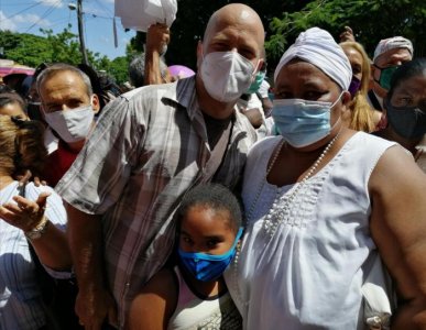 AlexdelaSerna2's tweet photo. Los ataques mediáticos de los odiadores vs Díaz Canel, Inés M. Chapman y Gerardo H., se basan en el hecho de q ellos son líderes de esta #IslaRebelde, y los líderes mueven pueblo. Y eso, a los odiadores les molesta! #YoConEllos #CodigoSi https://t.co/pwWitrJ0An