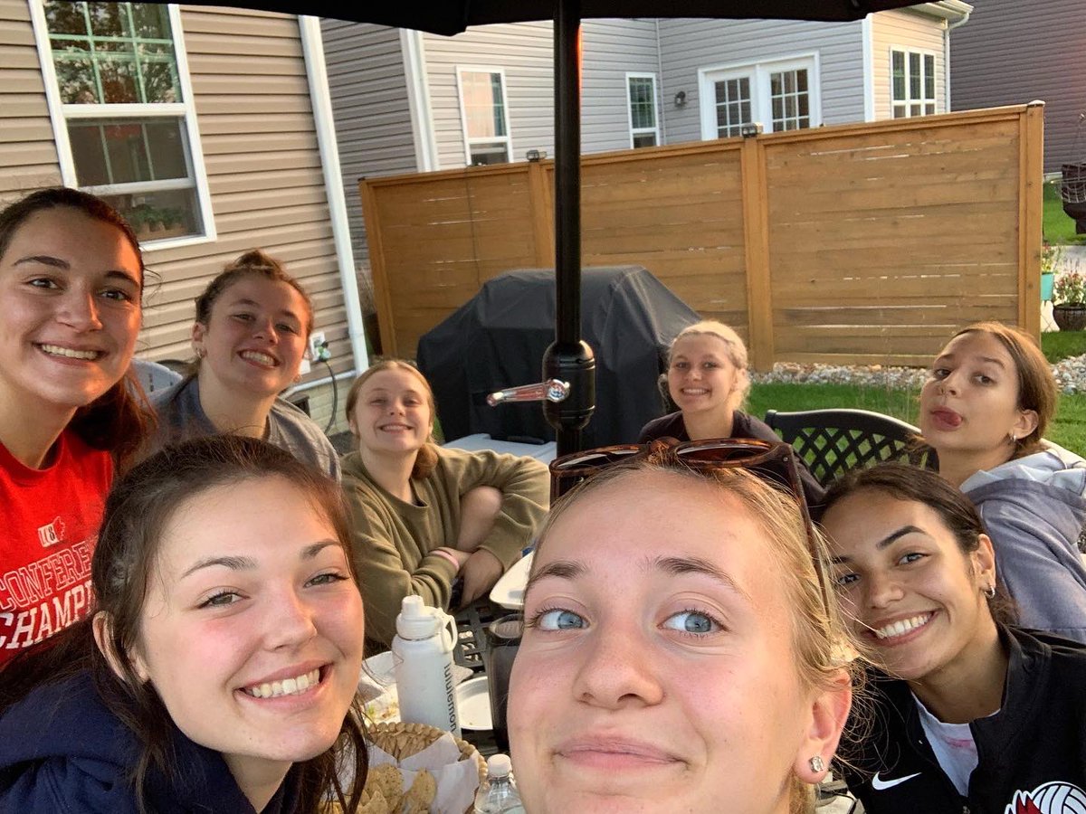 Doing a little bonding while eating some yummy tacos 🌮 
Thank you O’Donnell family for your hospitality 
Off court is just as important as making the great plays on the court! ❤️seeing them succeeding in both.
