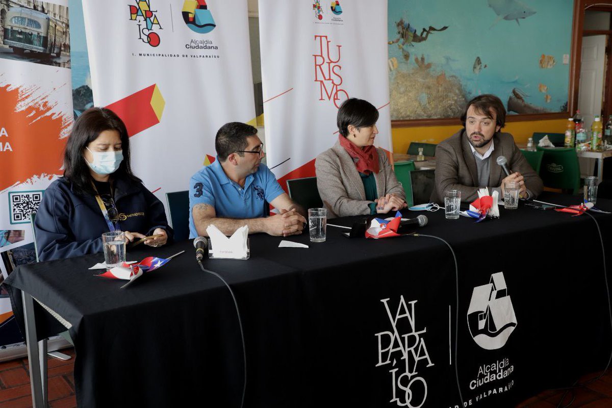 MunicipioValpo's tweet photo. 🐟¡VUELVE LA FOGATA DEL PESCADOR! 🔥
🎙️🤳 Hoy en Caleta #ElMembrillo se dio a conocer la programación de la Fogata del Pescador que se sumará a la gran parrilla dieciochera de la ciudad.🗓️ Sábado 17 de septiembre desde las 13.00 hasta las 23.00 horas. https://t.co/eXnjTQWY6P