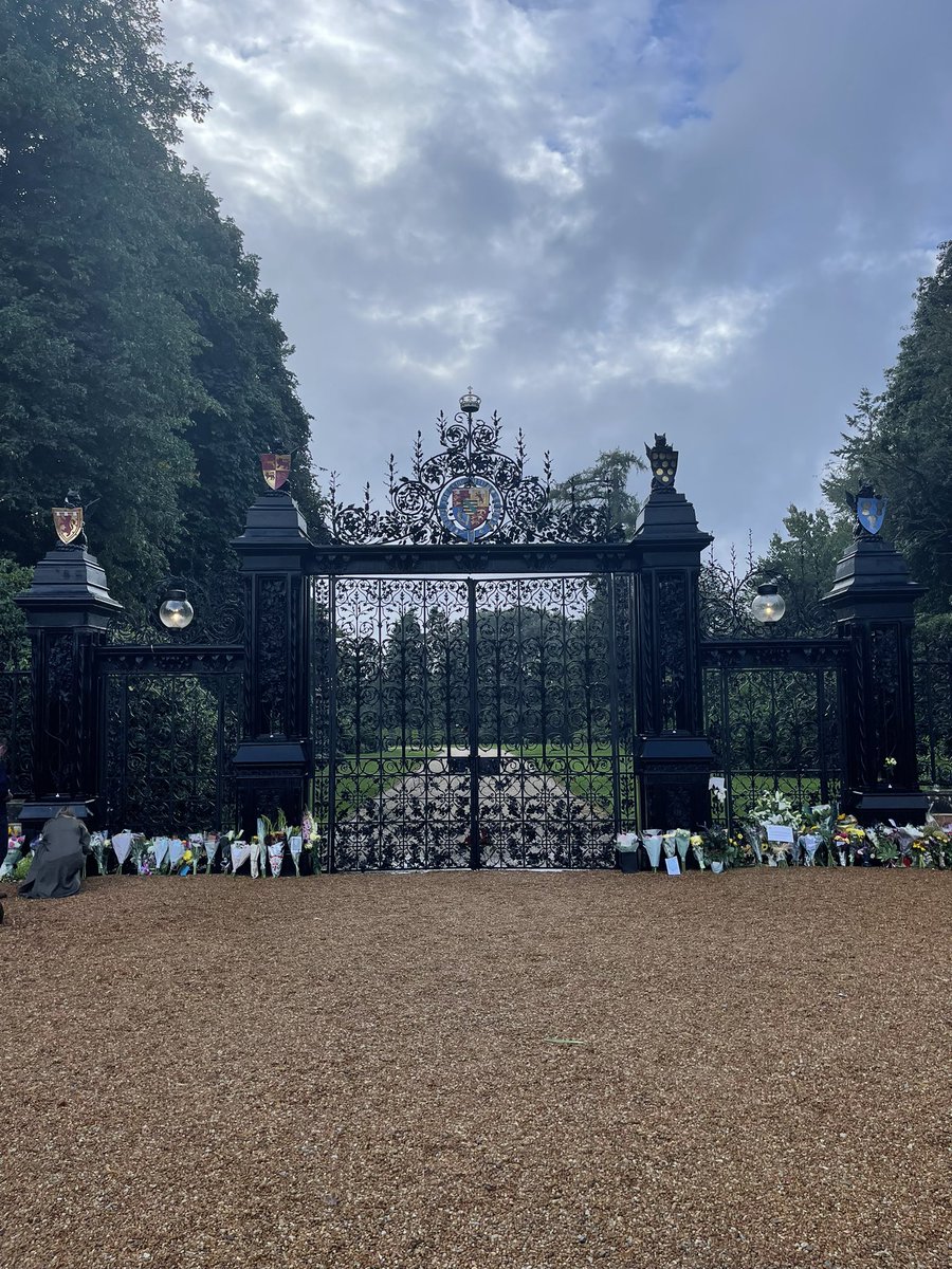 DrNdoro's tweet photo. #QueenElizabethII #sandringham #norfolk https://t.co/rYMB2D6ihw