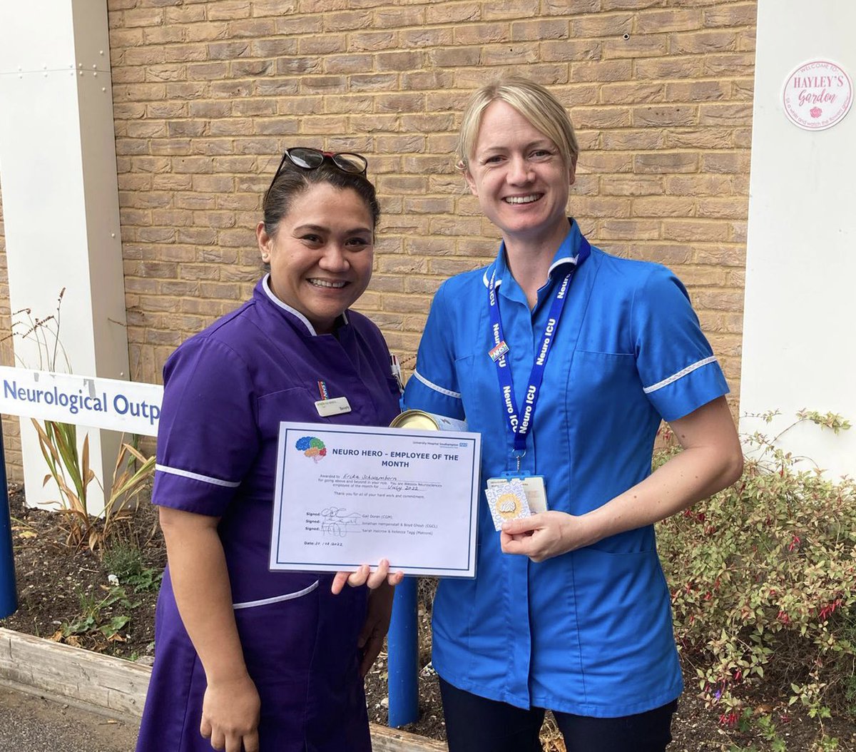 figarist40's tweet image. My last #NeuroHero @CentreWessex announcement is the rather splendid @erikaschwamborn - thank you Erika!
I will miss reading the nominations and getting to hand over the golden brain badges (though I was on leave for this one); I’ll always be proud of #TeamNeuro