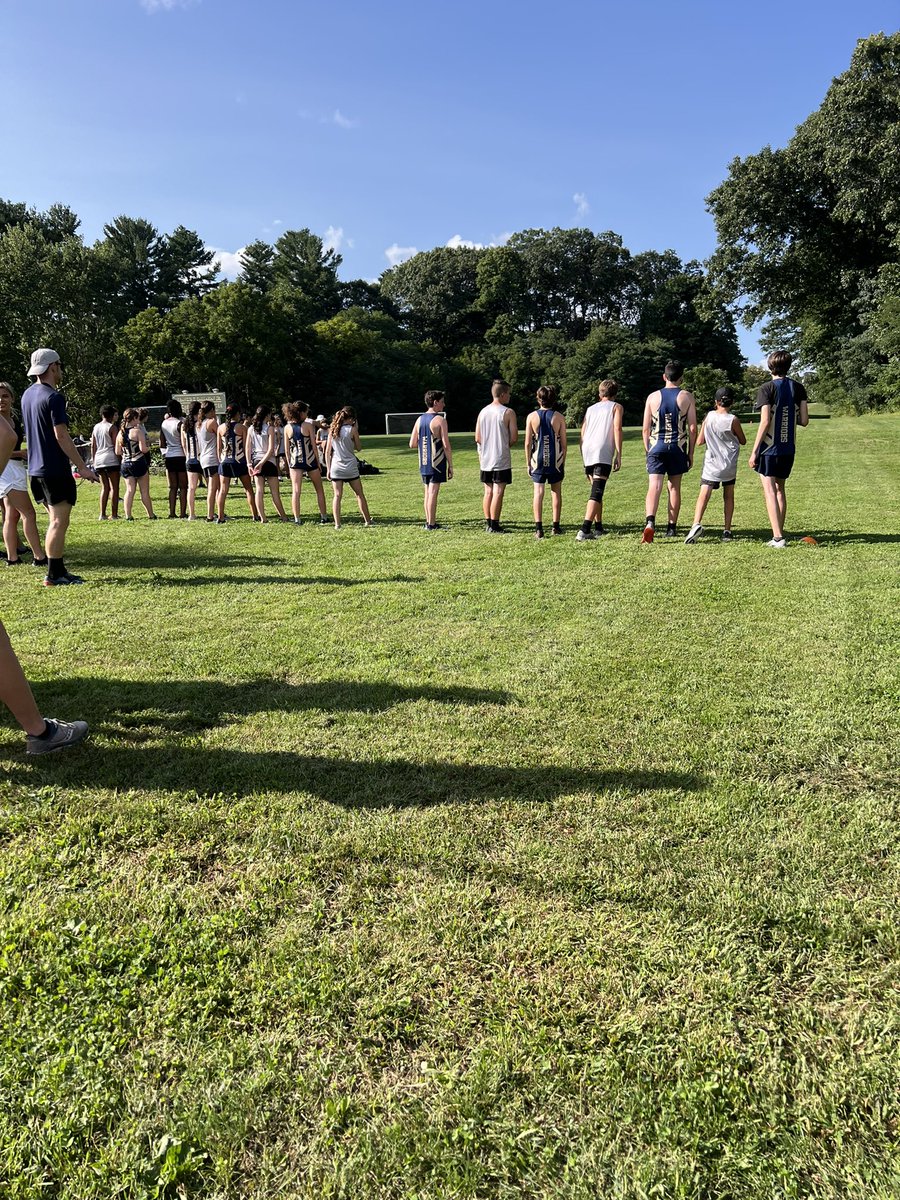 CantonBulldogAT's tweet photo. JV XC is off for their first meet vs Foxboro! #rundogs💚🐶 https://t.co/gJ1VG58Mai