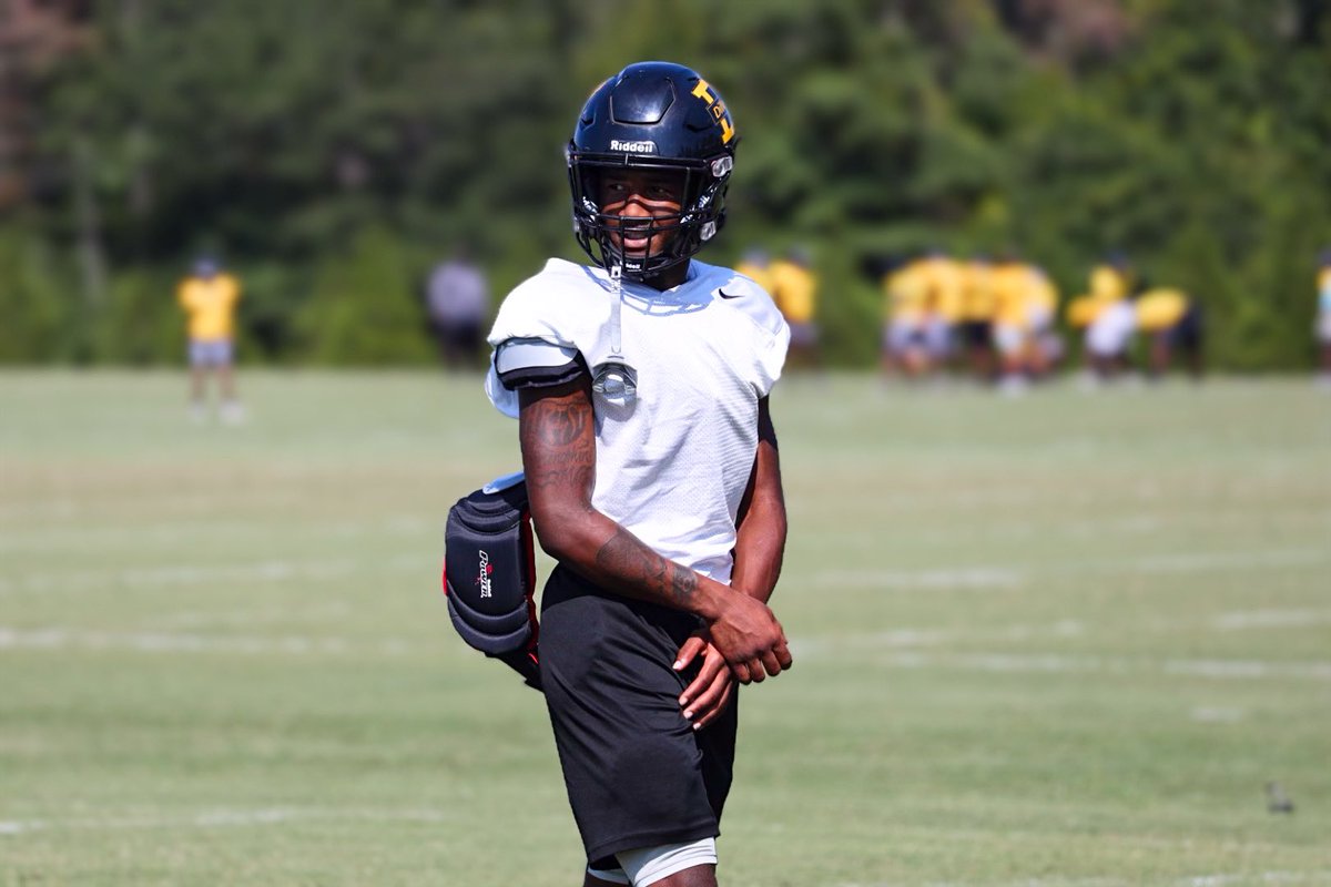 Congratulations to <a href="/DWildcats/">Dillon Wildcats</a> Ty Martin! The senior RB was named our Pee Dee #Blitz Player of the Week. He totaled 303 yards, and 4 TDs in last weeks win against #Hartsville . <a href="/WBTWBlitz/">WBTW News13 Blitz</a>