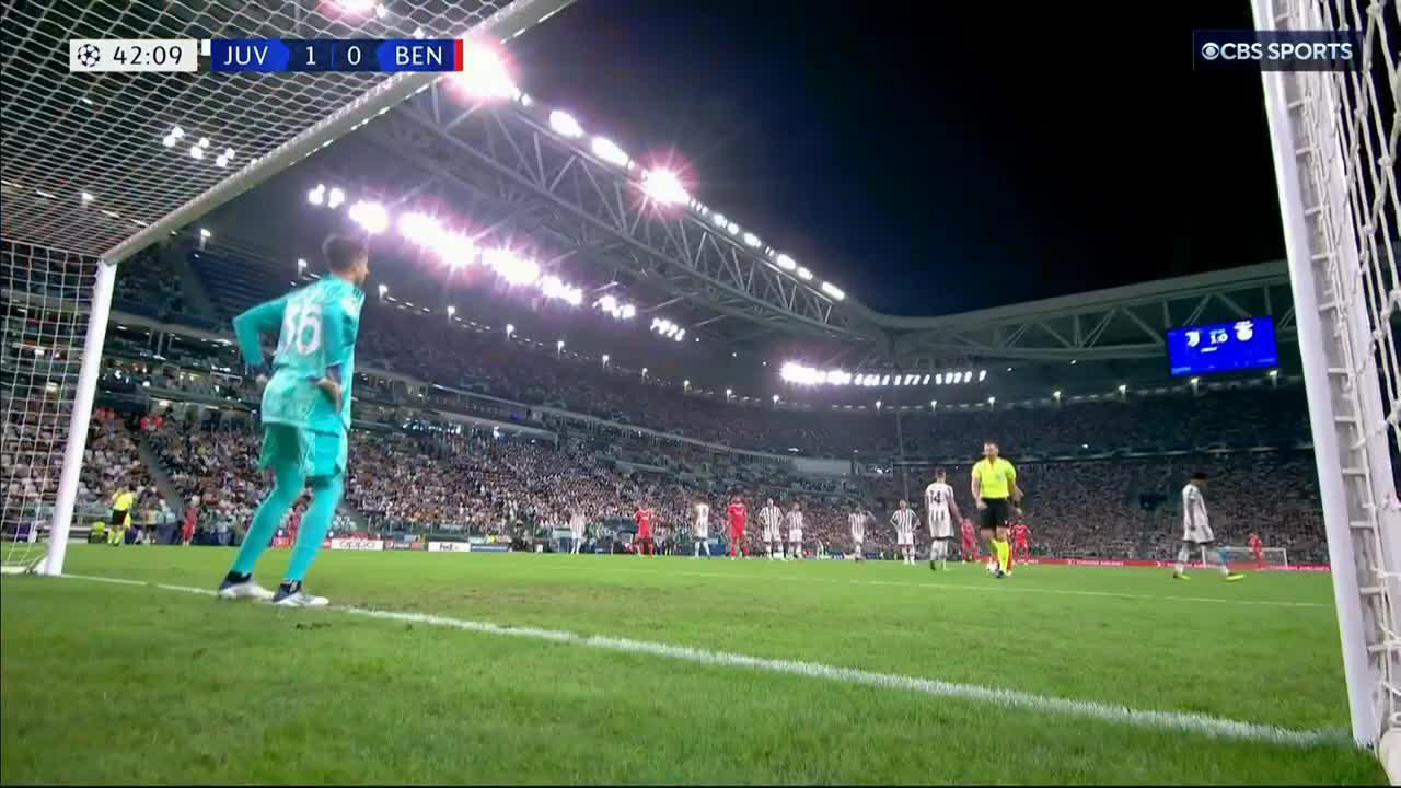 João Mário's fourth penalty scored of the season 👏

He went top bins. 🎯”