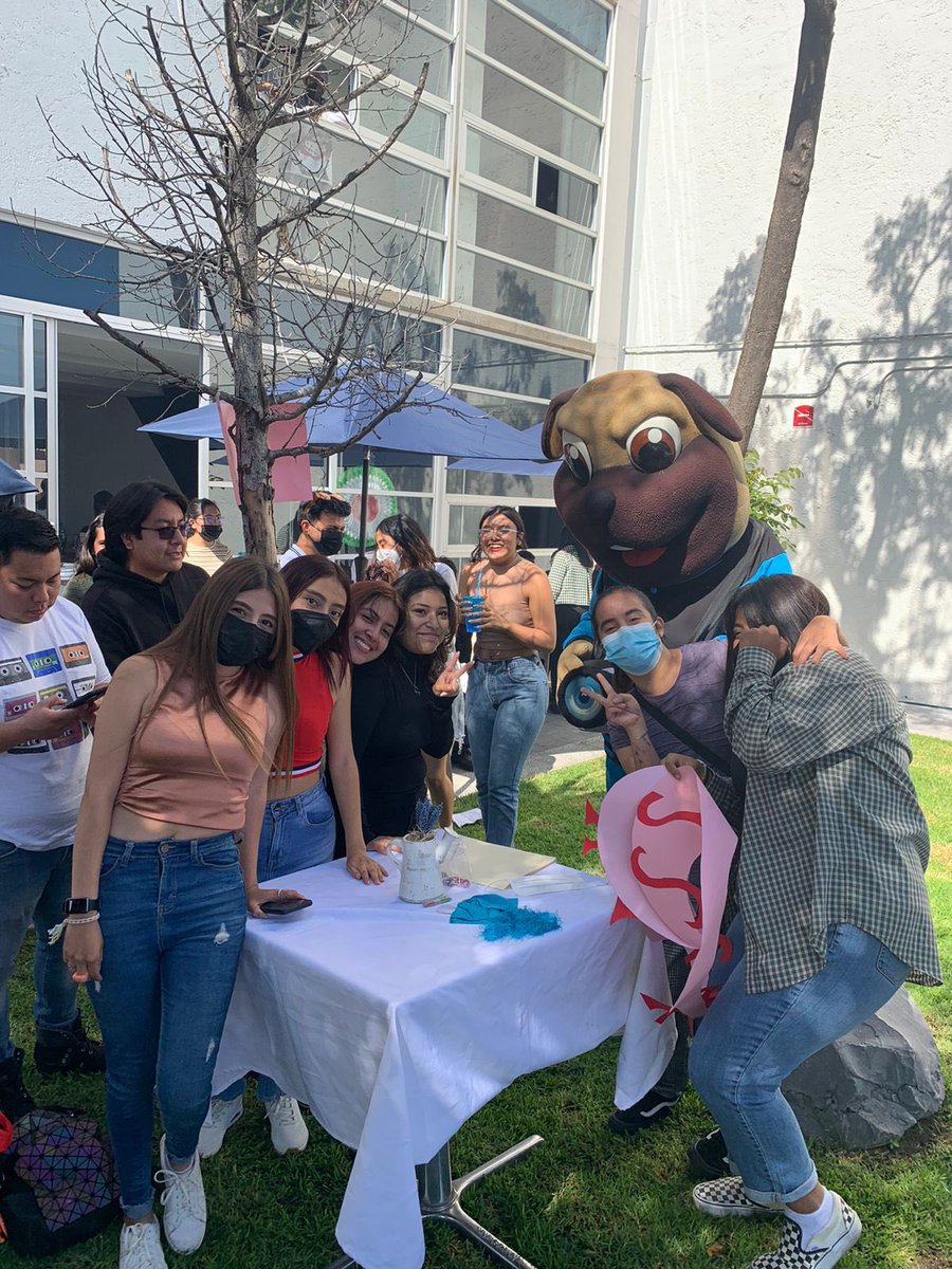 Uphmdifusion's tweet photo. En el campus Chula Vista también hubo festejos patrios 🇲🇽🇲🇽🇲🇽
Allá anduvo #Peruzzo
#ComunidadUPHM https://t.co/wVVPHYuuTC