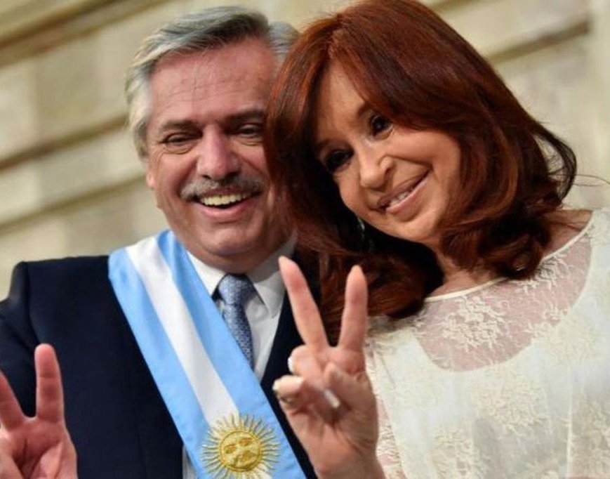 Trumperizar's tweet photo. Inflación:

"Derecha😡"  / "Justicia social✌️😍"
    - 0,3%         /             7% https://t.co/QDa8RaaxlK