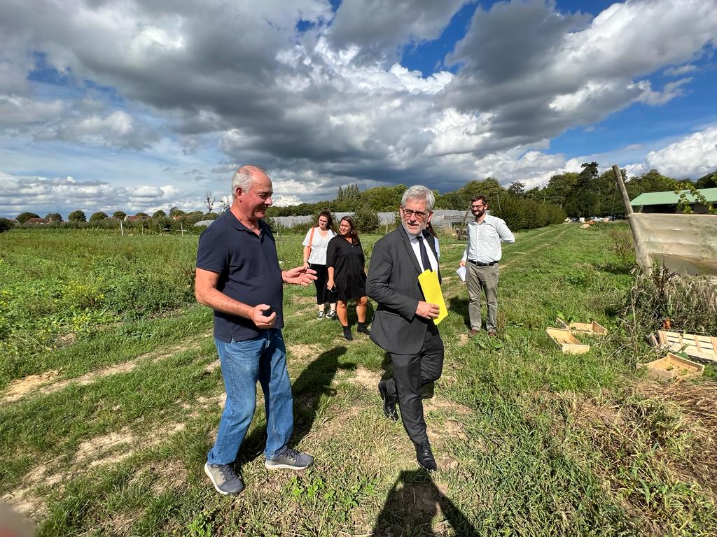 fredvalletoux's tweet photo. Cet après-midi, j’ai rencontré Jacques Frings, président du #GabIDF et des agriculteurs bio du sud Seine-et-Marne afin d’aborder les questions de l’accompagnement et du développement de l’#agriculture #biologique. Une filière essentielle pour notre souveraineté alimentaire. https://t.co/v7kvW9FV2F