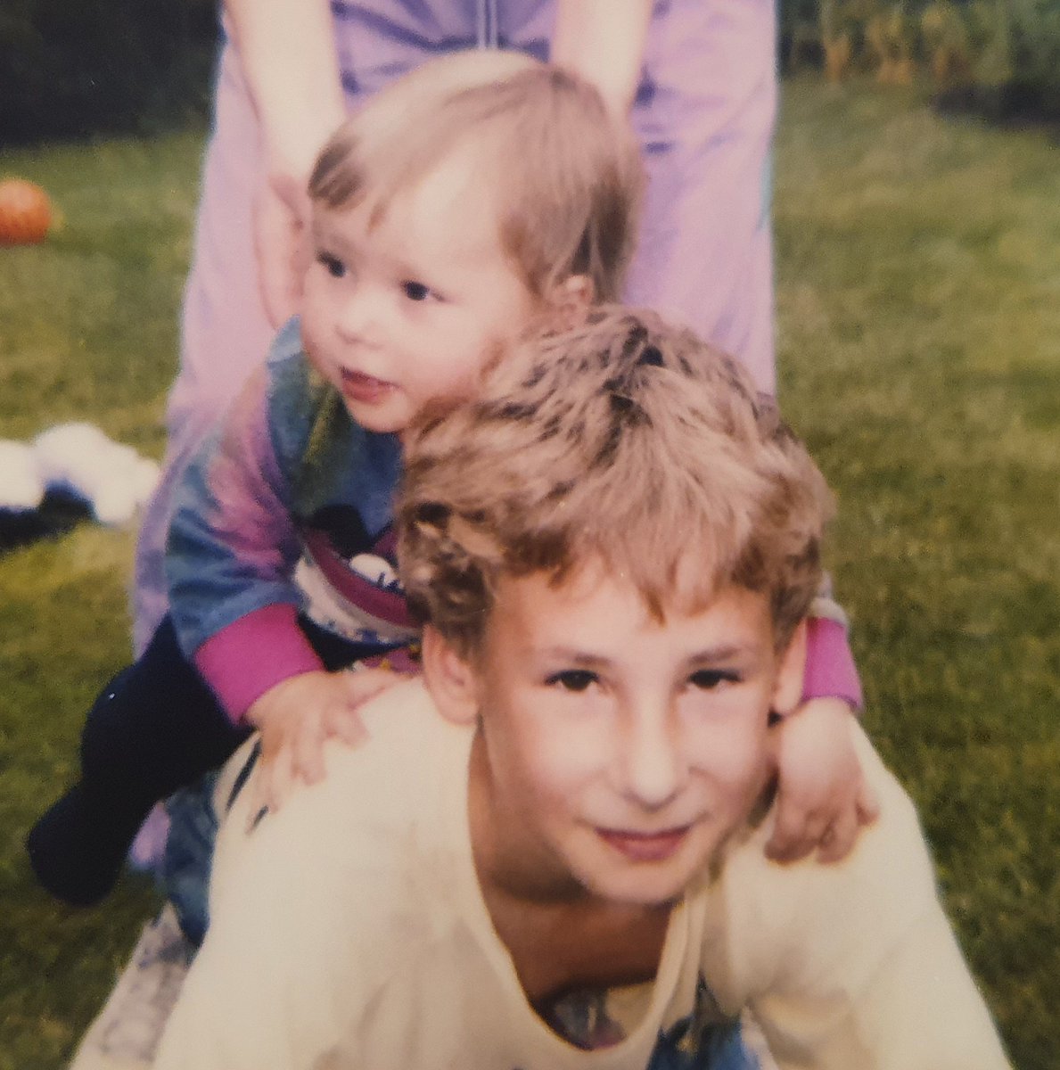 AdigeonPrime's tweet photo. I wish things had been different but that's not how it works. He's been a wonderful big brother when we were children, he protected me and I'll mourn for him the rest of my life 💔
#RIP #brothermine #MentalHealthMatters https://t.co/PCuEqiaUoP