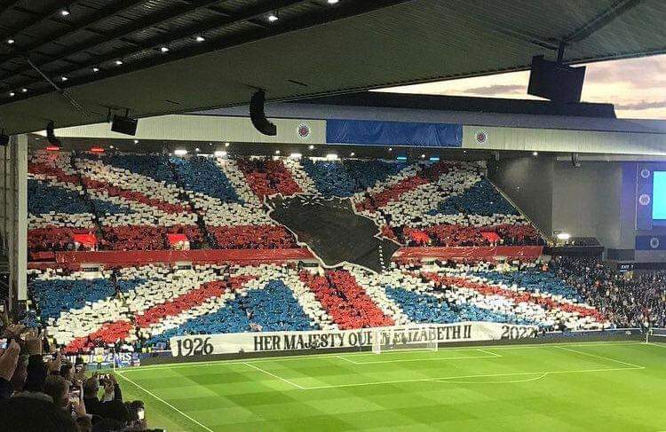 RangersWatson's tweet photo. This is how you honour our great Queen Elizabeth 🏴󠁧󠁢󠁳󠁣󠁴󠁿🇬🇧🔵⚪🔴🇬🇧🏴󠁧󠁢󠁳󠁣󠁴󠁿🔵⚪🔴👑👑👑👑👑👑👑 Rest easy Ma'am thank you for everything x https://t.co/EwGrXE4ijy