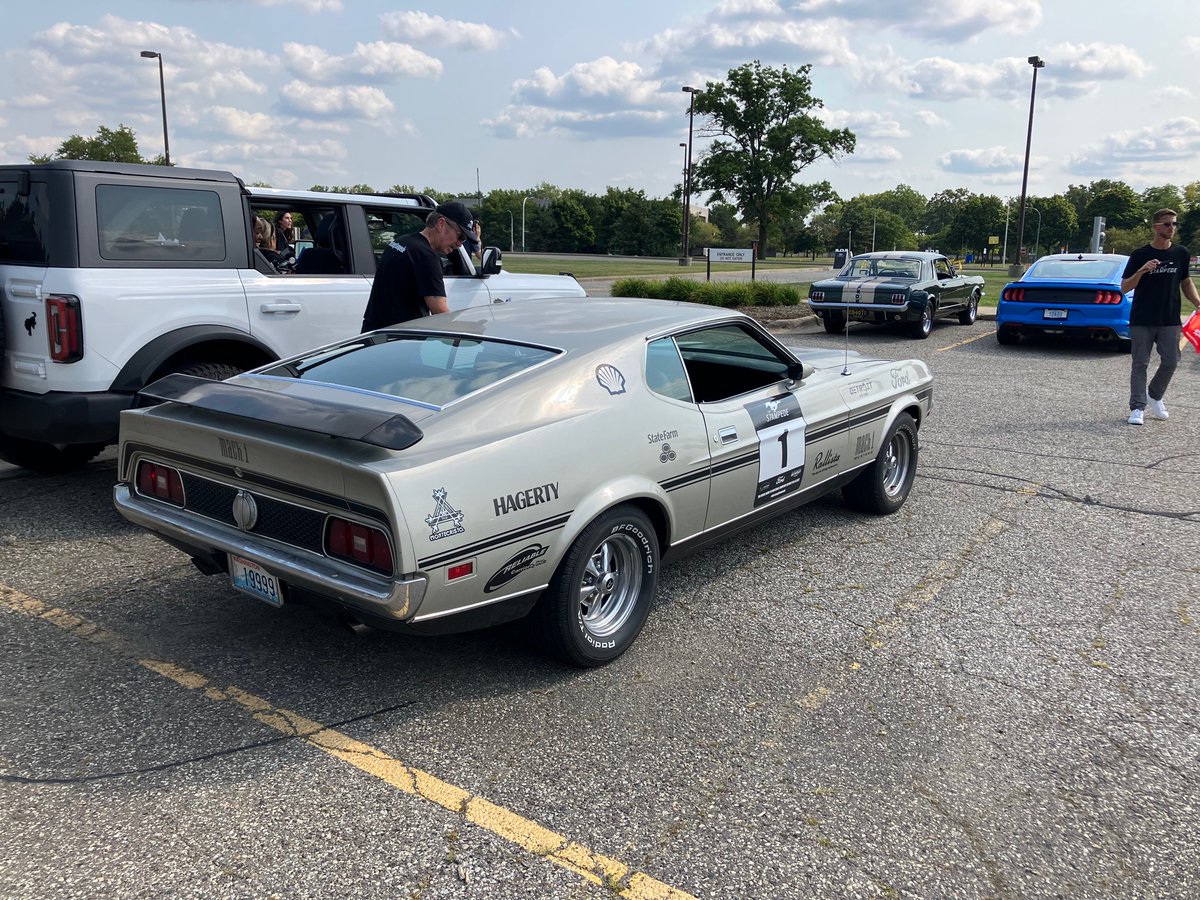 @FordMustang @mrlevine Not a bad turnout at the Stampede #MustangStampede