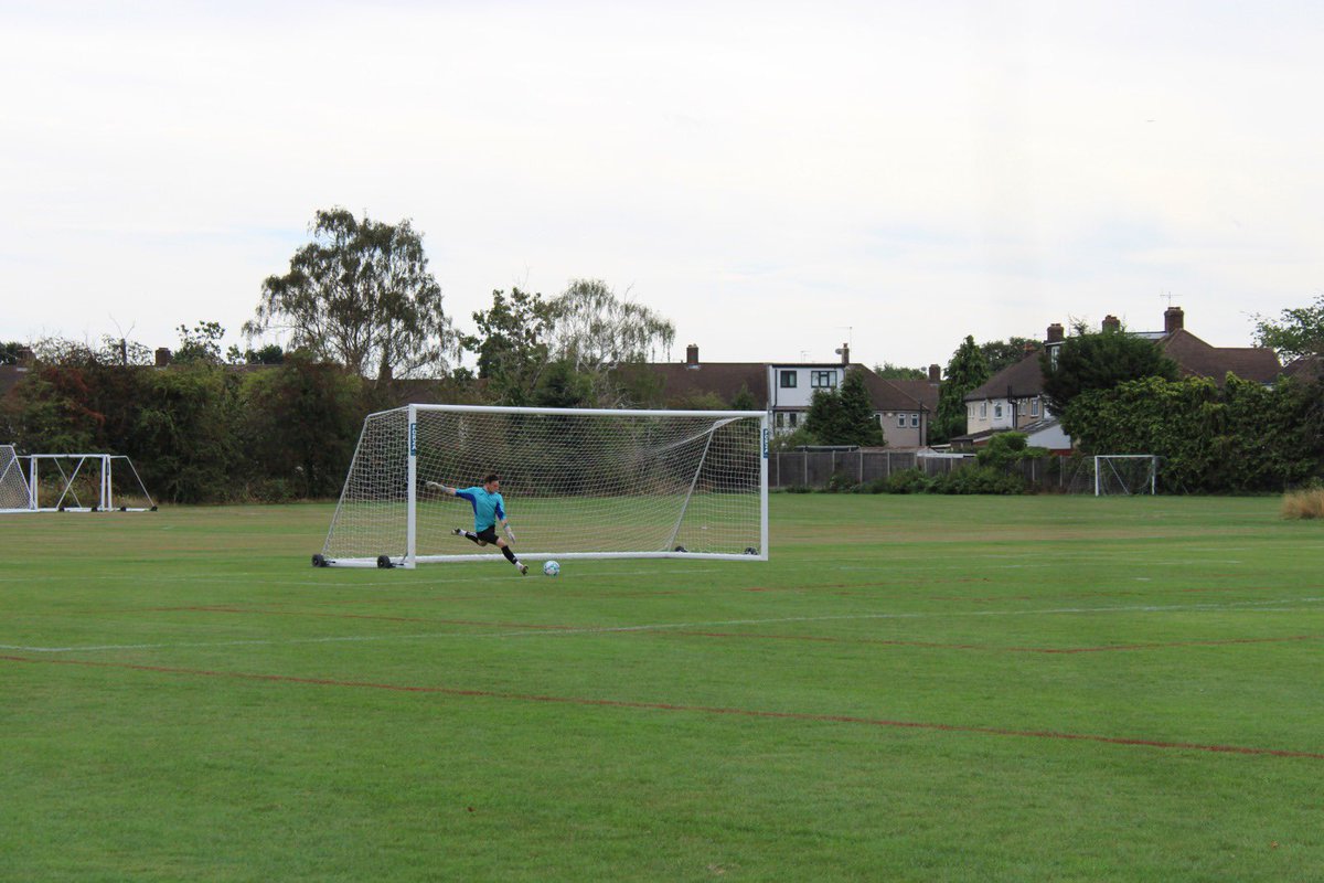 chloe_sib_'s tweet photo. @Chimaira_1s here’s the action shots from the last match! Taken on a Canon EOS 2000D. https://t.co/z0gbfeCNl1