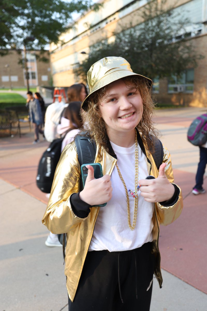 WaterlooSchools's tweet photo. Homecoming Week is off to a great start at West High with students dressing as their favorite celebrities today.
#BeBold #waterloolproud #WahawkPride #2022hoco https://t.co/AzWdPIxmiw
