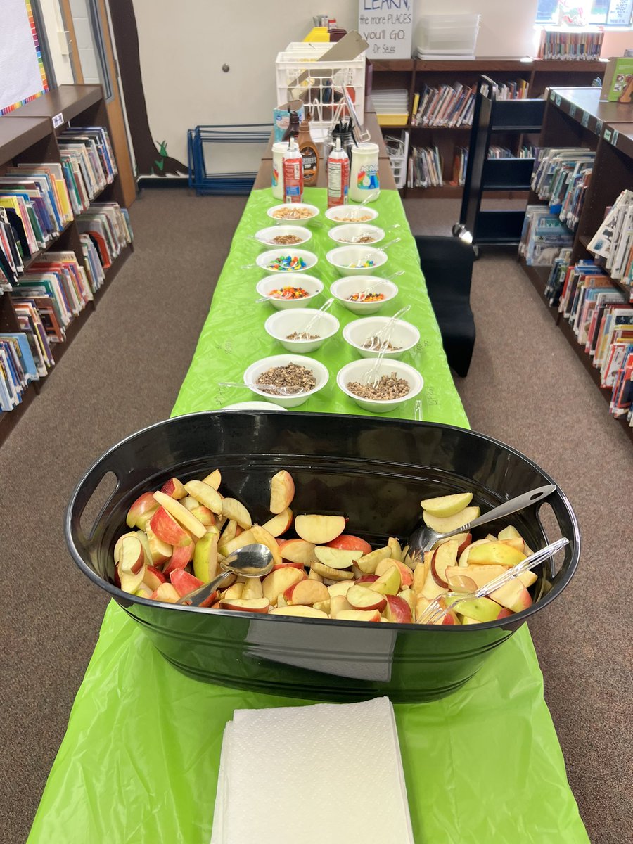 kstanton23's tweet photo. Differentiation, Reading Standards &amp; Assessments and Apple Nachos make for a productive professional development. #WERocks #WETeachersrock https://t.co/daRJej7TiF