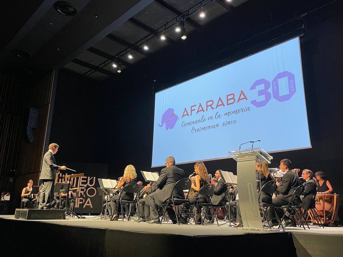 gorka__urtaran's tweet photo. Tesón, entrega, cariño y absoluta dedicación. Son los valores que definen a todas y cada una de las personas que han construido durante estos 30 años el proyecto #AFARABA
Zorionak biotz-biotzez. Eredu zarete!! https://t.co/TPosBhi2lk