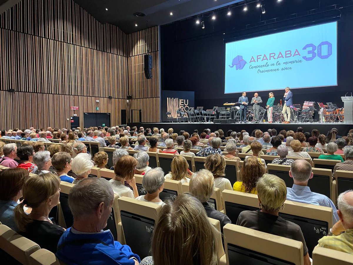 gorka__urtaran's tweet photo. Tesón, entrega, cariño y absoluta dedicación. Son los valores que definen a todas y cada una de las personas que han construido durante estos 30 años el proyecto #AFARABA
Zorionak biotz-biotzez. Eredu zarete!! https://t.co/TPosBhi2lk