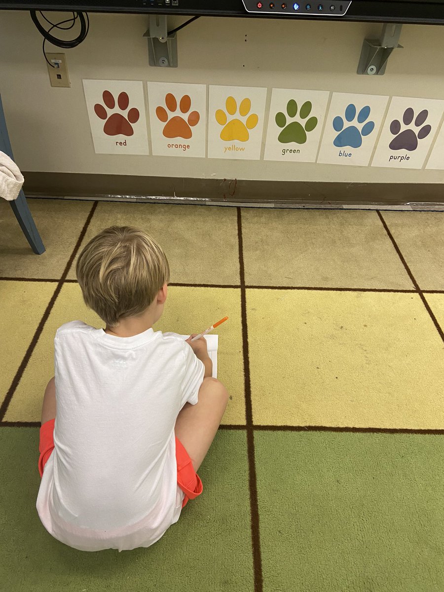 I love watching students use the shared writing chart and other classroom resources during our writing block!  #WriteEveryDay <a href="/APSGardenHills/">Garden Hills Elem</a> <a href="/APSDualLang/">apsDualLang</a>