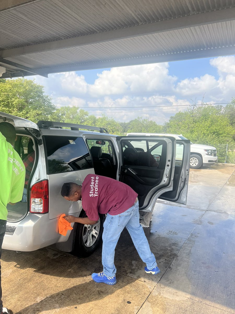 NISD_ReddixMISC's tweet photo. #Reddixnisd student trainees working hard today at the Car Wash! #reddix #nisd #SpecialEducation https://t.co/yiFpyLEI2X