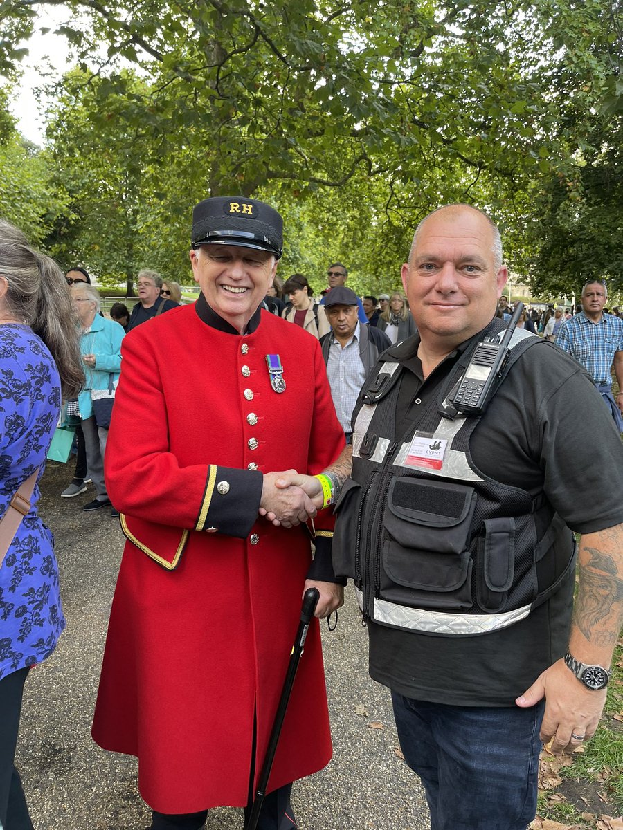 EMFS999's tweet photo. The miltary did the whole country proud today, each and everyone of them from the lowest ranks to the very top, they delivered a faultless show of respect and dignity mixed with just the right amount of pomp and ceremony - so very moving x. https://t.co/n1Ecy5g5os