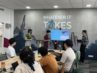 HuiChinSay's tweet photo. The best way to master something is to teach it to someone else. Y12 kicked start Super Curriculum -Experimental Project in Physics by sharing f(x) of the instruments. Good vibes! @HISScienceNow @HISSixthform @HELPISKL #HIS_Learning https://t.co/myvHr2Wl1Q