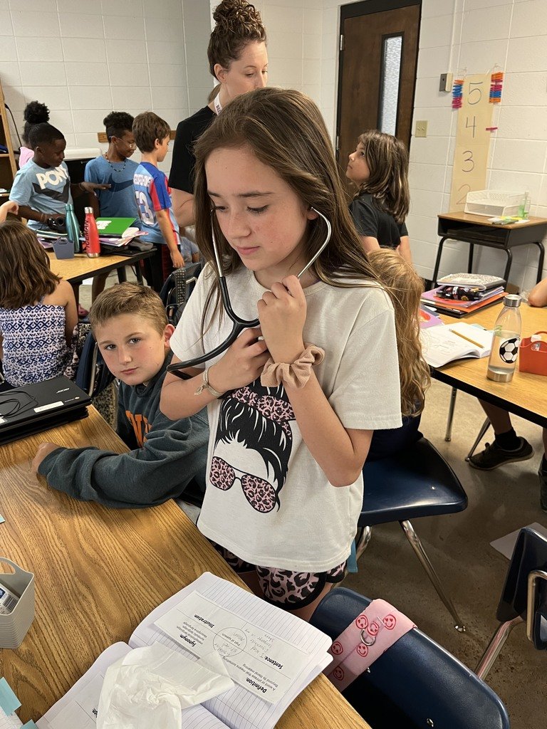 BeebeElementary's tweet photo. Nurse Anna came in to talk to Mrs. Glaude and Ms. Arnette's class about the heart which is what they're learning about in module 1 of wit and wisdom! #2groovy #bbelem #bprd ♥️ https://t.co/w6HxJ76zv4