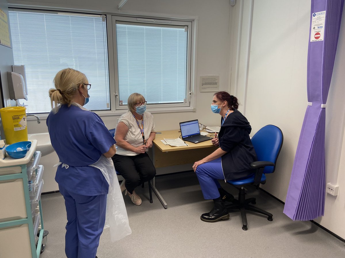 LancsHospHandWB's tweet photo. After a busy few days preparing, our #wintervaccination campaign for colleagues @LancsHospitals went live today. Here are some of our first customers protecting themselves &amp; our patients from the Covid &amp; flu viruses 🩼 https://t.co/GimQjpIRE8