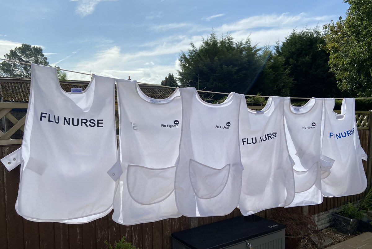 LancsHospHandWB's tweet photo. After a busy few days preparing, our #wintervaccination campaign for colleagues @LancsHospitals went live today. Here are some of our first customers protecting themselves &amp; our patients from the Covid &amp; flu viruses 🩼 https://t.co/GimQjpIRE8
