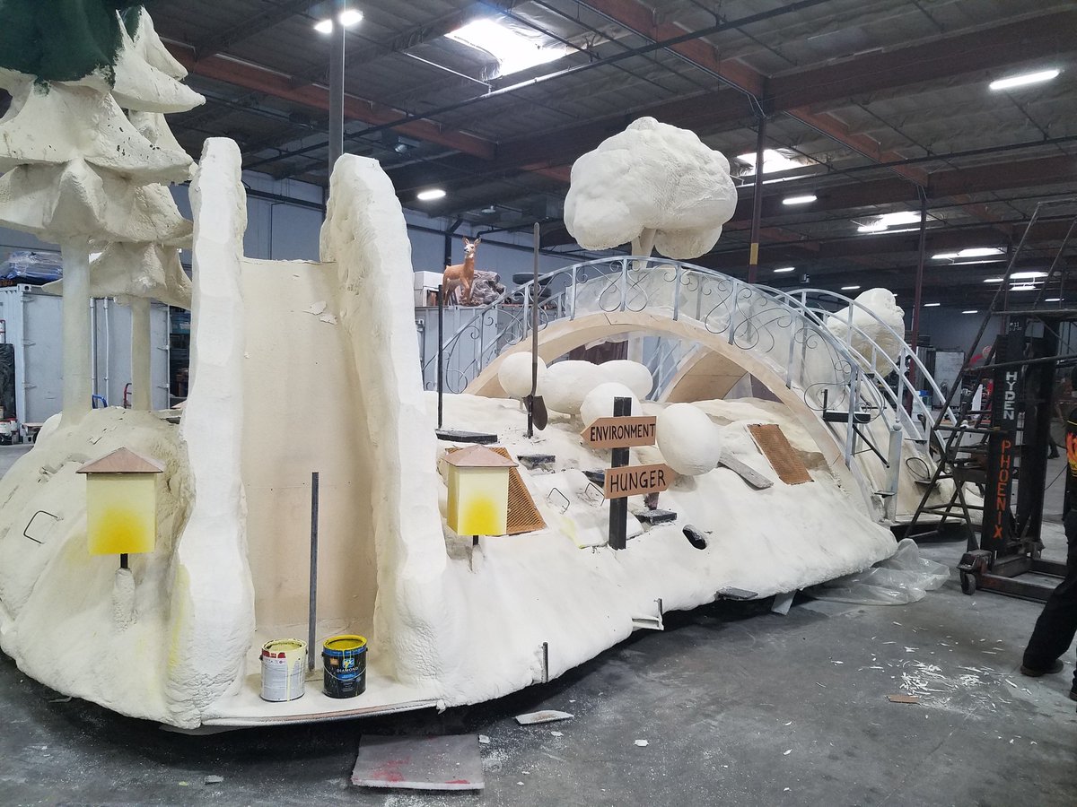 LionsFloat's tweet image. The @lionsclubs float is really starting to take shape (literally). The first layers of foam are on, next sculpting and painting. #lionsclub #lionsfloat #roseparade