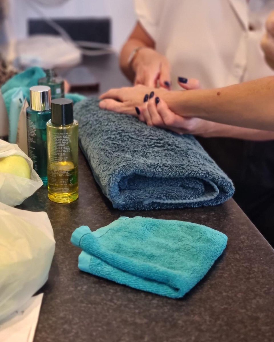 AngieTempleSpa's tweet photo. So lovely to share some tlc of breakfast and hand massages alongside the chaplain team for the @HullNicu team this morning!  #workplacewellness #selfcare #tlc #neonatal https://t.co/dse5Rf8Hej