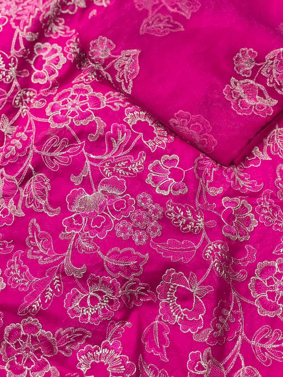 fashionstoreisb's tweet image. 🔸Summer fabric 
🔸Swiss 3re piece

➡Price 5200 with delivery 
      03444971807

#cashondelivery #cod22 #codnationwide #ImranKhan #fashion #style #Fashionista #instagram #summer #summer22 #fashion #fabrics #bareeze #bareeze2022