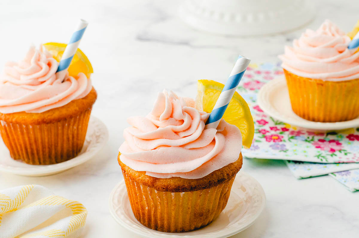 Bowl_Me_Over's tweet photo. Easy to make, super sweet and pretty, Pink Lemonade Cupcakes are moist and tender! These from scratch cupcakes are sweet, delicious and bursting with lemony flavor! #howtomake #cupcakelover #nationalcupcakeday #bowlmeover #cupcakes https://t.co/3rPCISEVqY https://t.co/rlzrkRHqnY